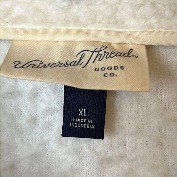 Universal Threads White Sherpa Jacket - Size XL - Picture 7 of 9